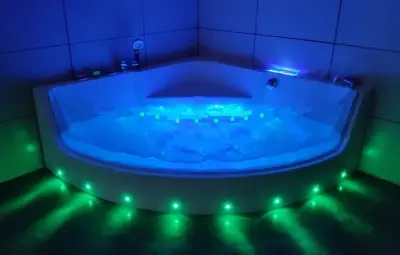 Wanna z hydromasażem C-3131 LED ZEWNĘTRZNY narożna 150cmx150cmx59cm chromoterapia